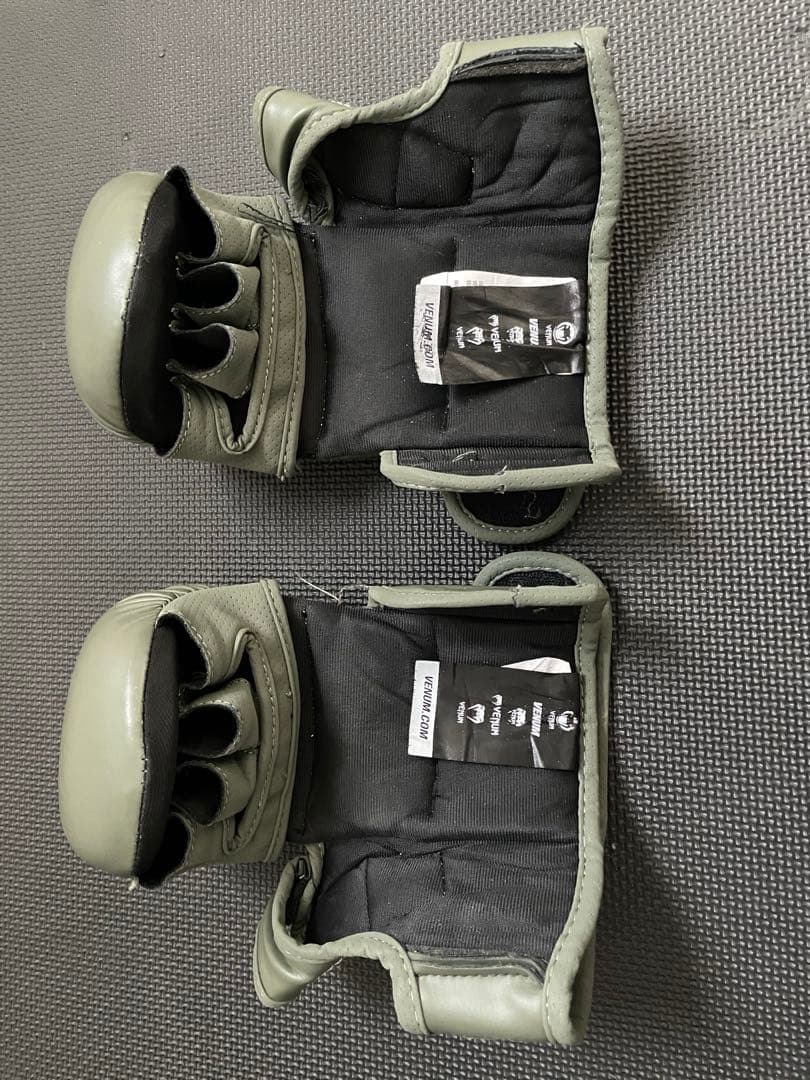 venum MMAスパーリンググローブ