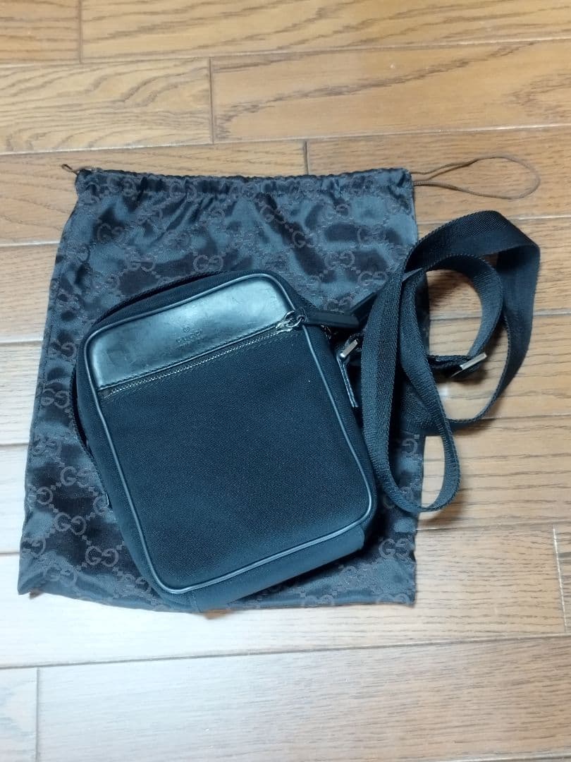 GUCCI ブラック ショルダーバッグ 収納袋付き