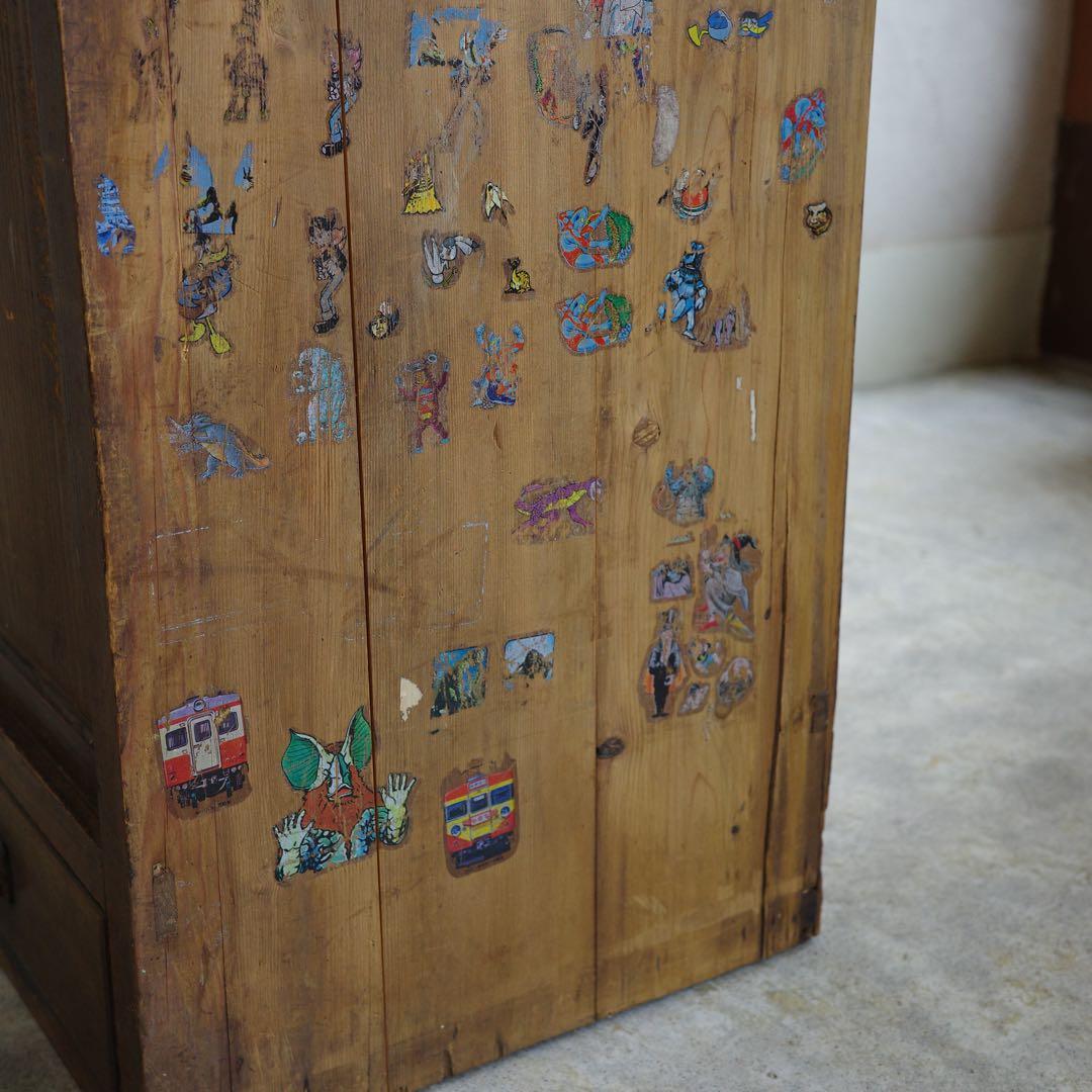 草むしり！　日本の古い引き戸の棚