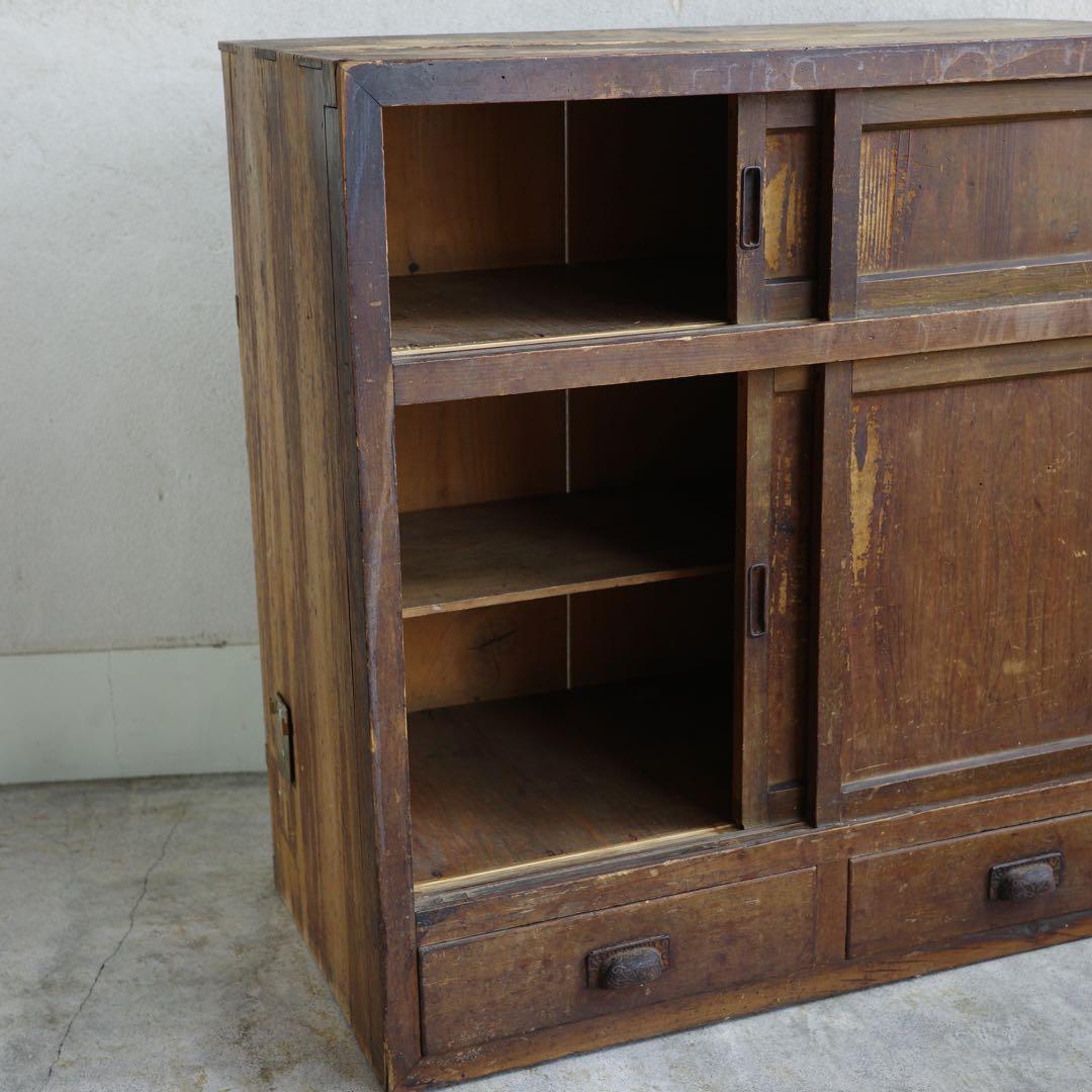 草むしり！　日本の古い引き戸の棚