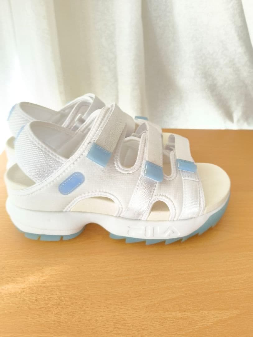 １回のみ　27cm　ディスラプター　FILA スポーツサンダル ホワイト/ブルー