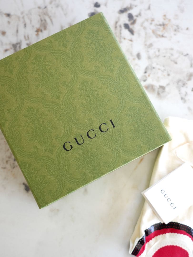 【新品未使用タグ付き】GUCCI ベビー アップルＴシャツ　完全正規品