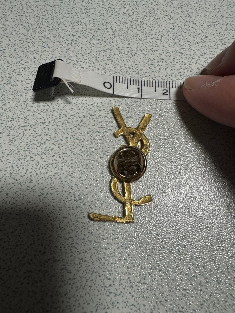 【訳あり品】YSL イヴサンローラン ロゴピンズ