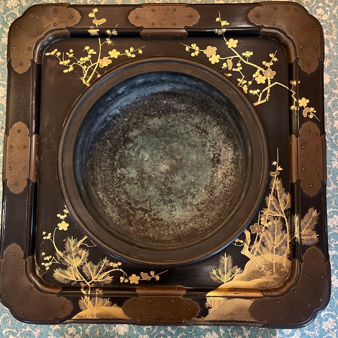 金箔装飾の四角形火鉢