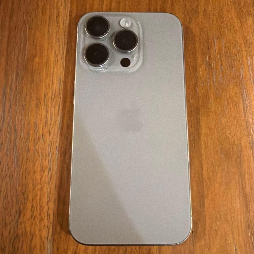 iPhone 15 Pro ナチュラルチタニウム 本体　美品　ケース付き