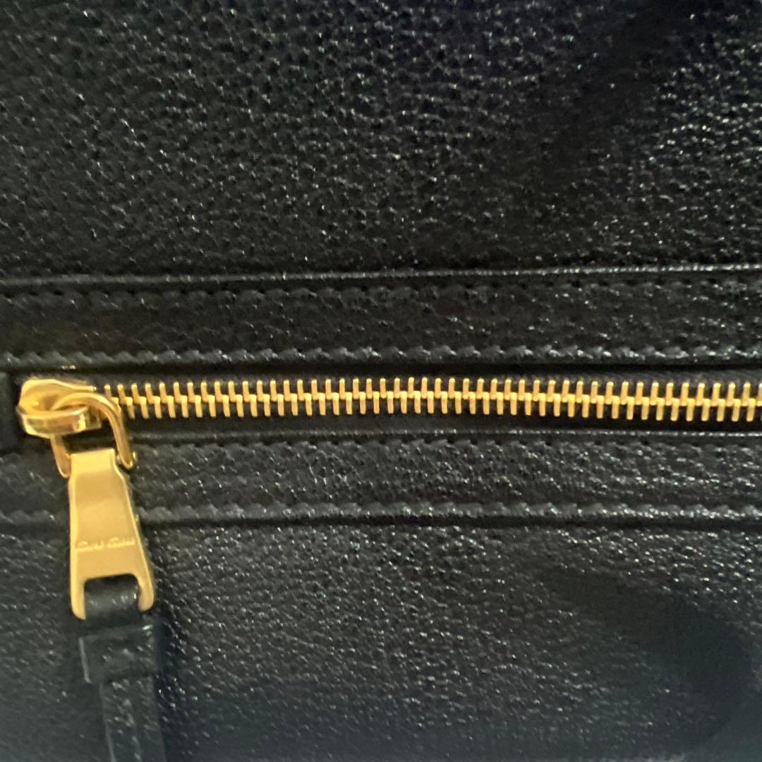 MIU MIU ブラックショルダーバッグ