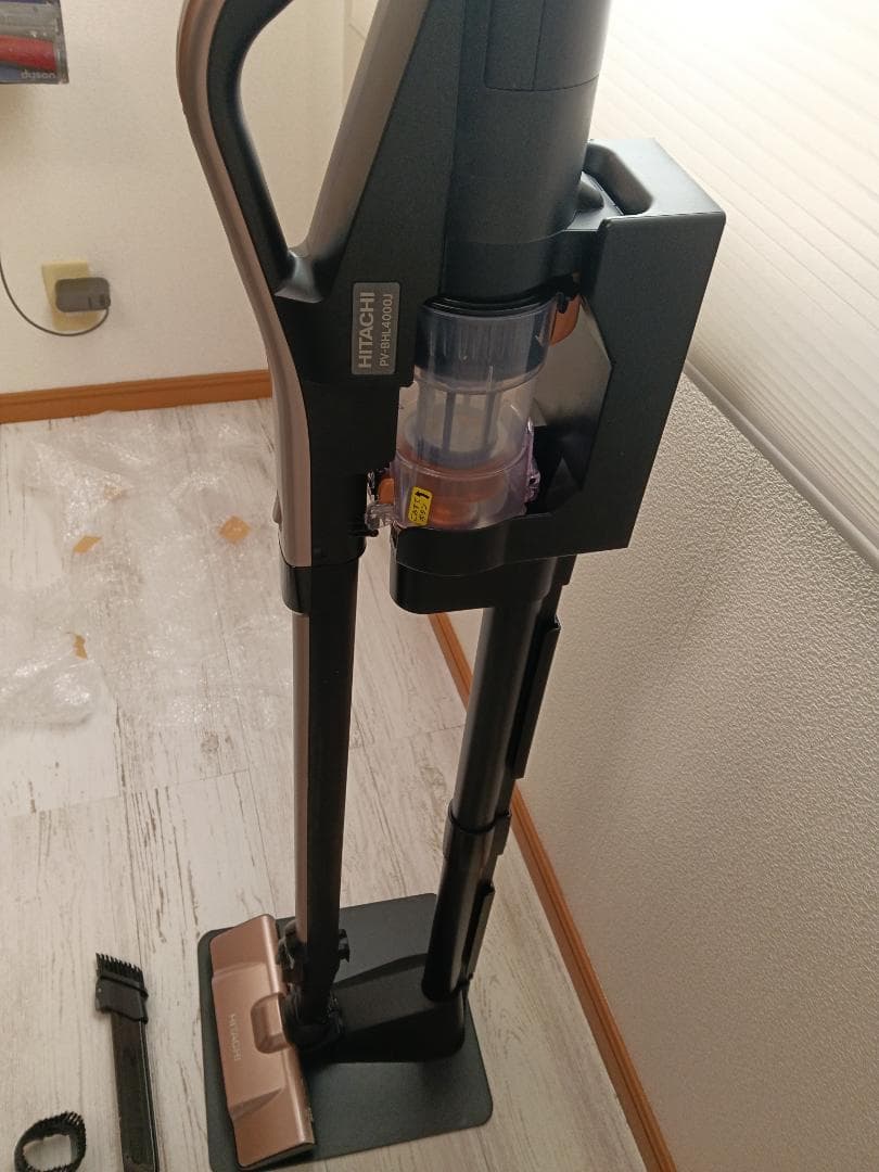 日立掃除機　PV-BHL4000J 　軽量LEDライト　純正充電スタンド付き