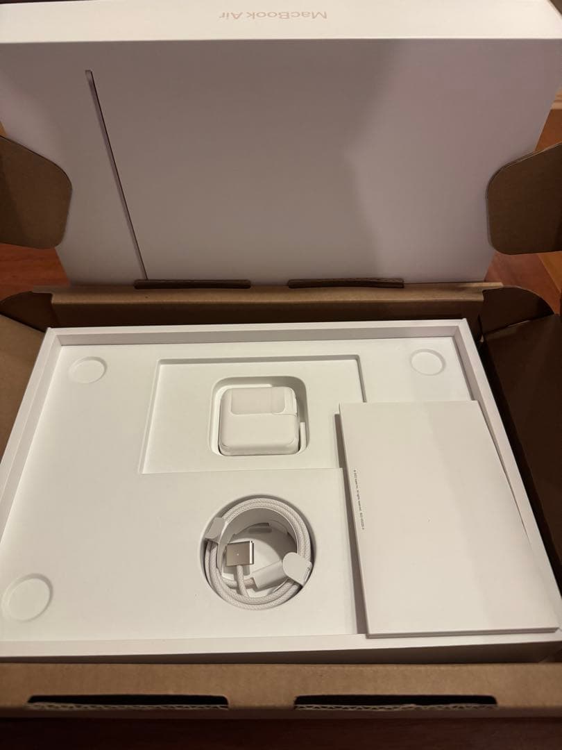 【ほぼ未使用品】Office＆Adobeセットアップ済 MacBook Air