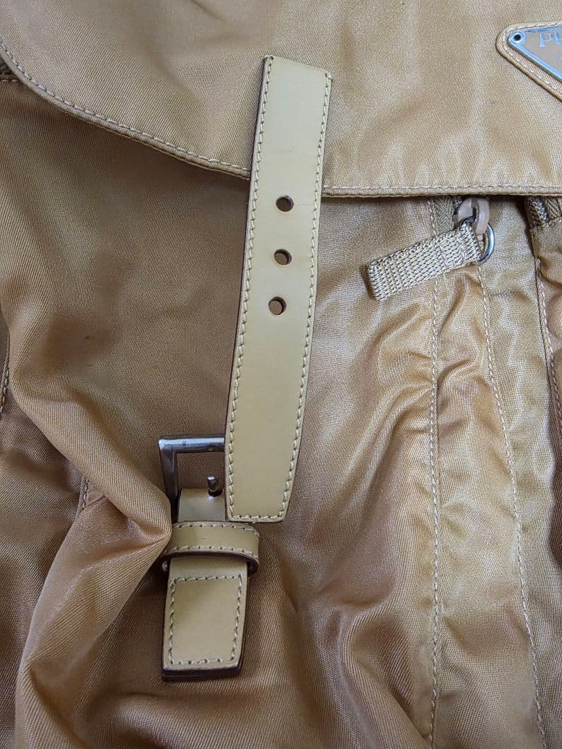 PRADA ナイロンバッグ ベージュ(ゴールド)