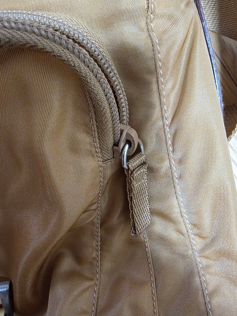 PRADA ナイロンバッグ ベージュ(ゴールド)