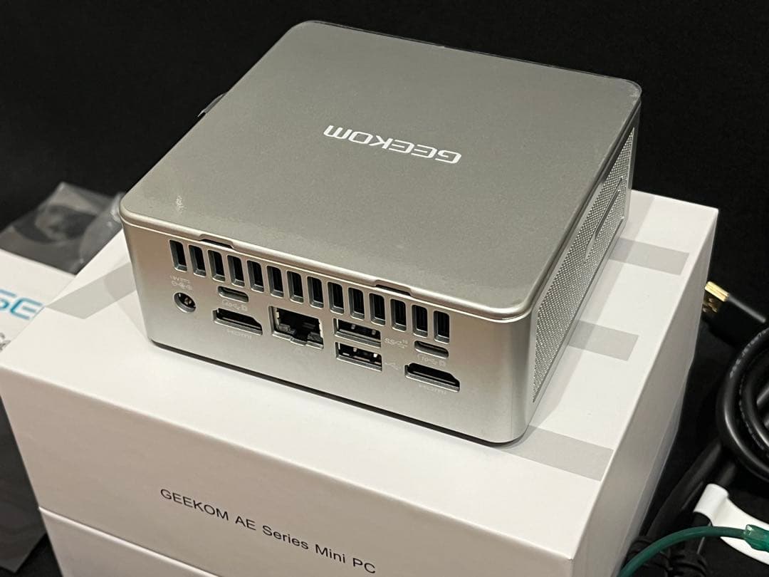 【極美品】GEEKOM AE7 Ryzen9 7940HS ミニPC