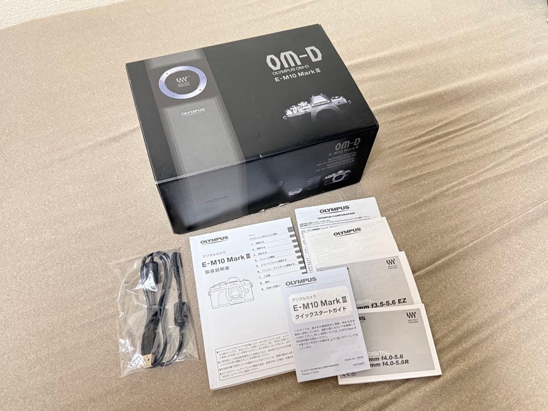 オリンパス　OLYMPUS OMD EM10 Mark3 ダブルズームキット