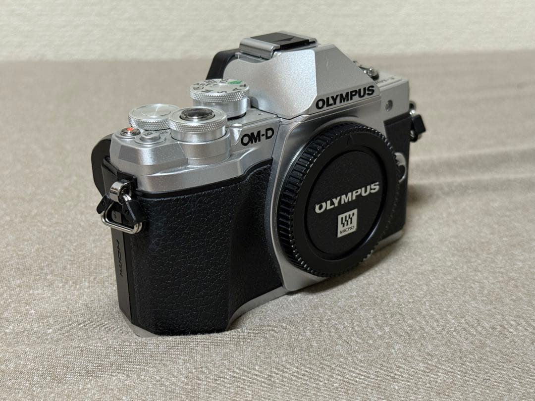 オリンパス　OLYMPUS OMD EM10 Mark3 ダブルズームキット