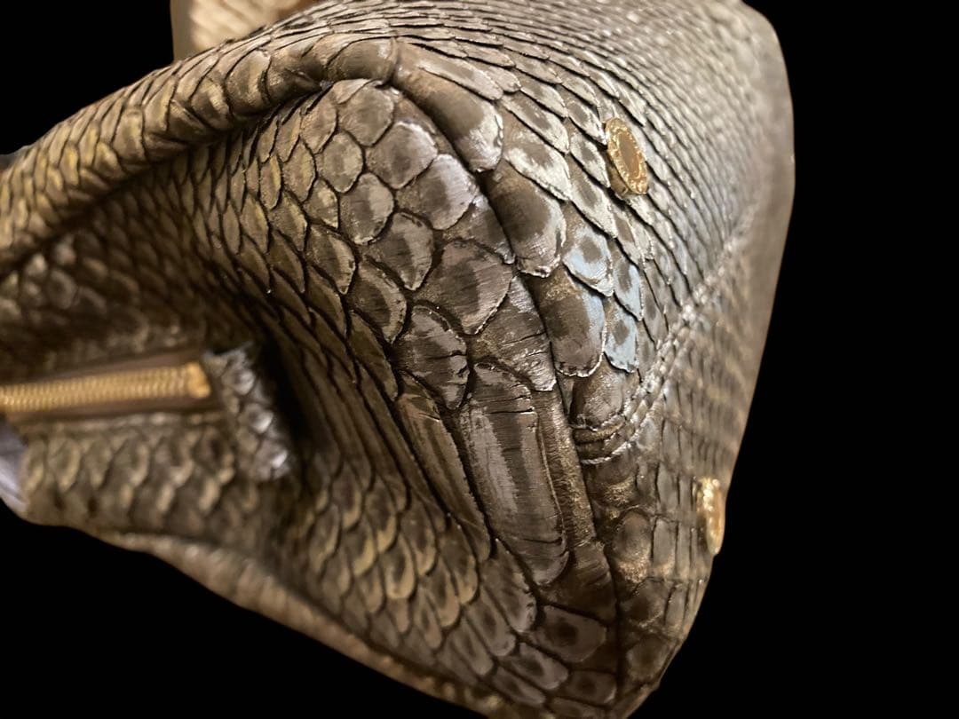 【超美品】ブルガリ パイソン バッグ　ストラップ、シリアルナンバー保存袋付き