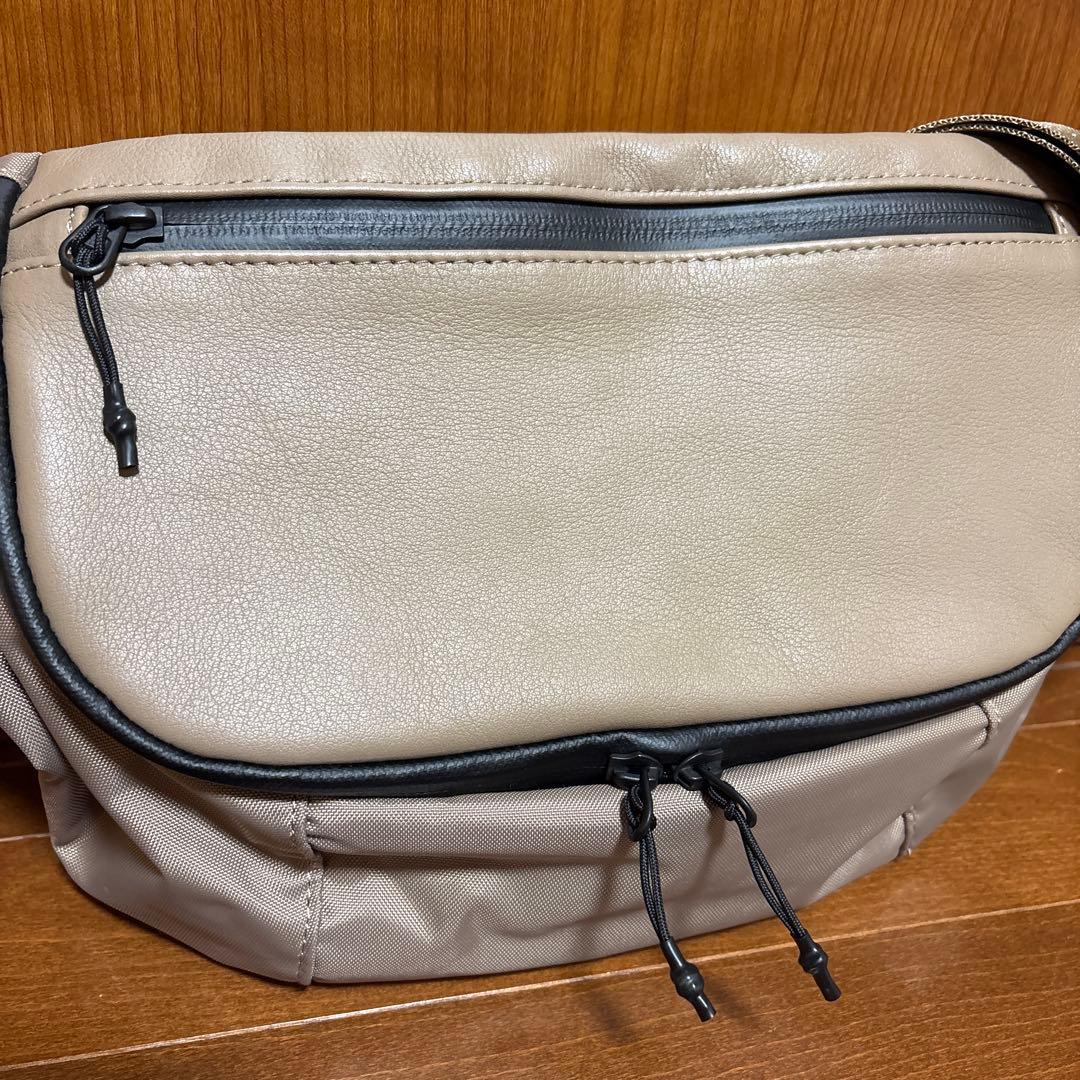 【BURLAPOUTFITTER×ear】レザーフラップジップショルダーバッグ