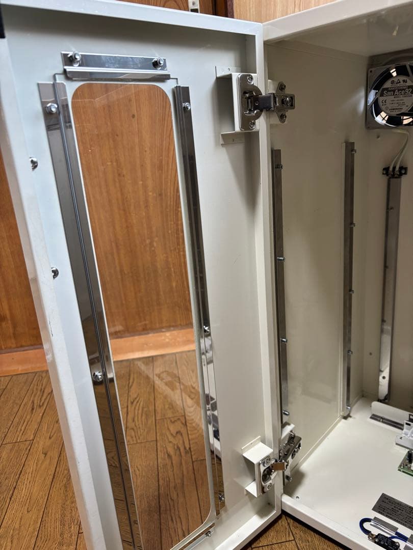 スリッパ殺菌庫保管庫 UVクリーン ガラス扉付き10足保管 (全面ホワイト塗装)