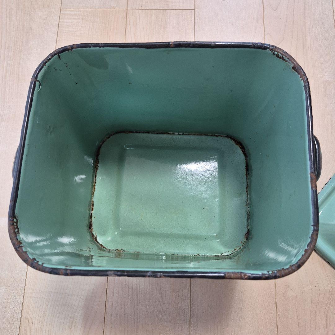 お値下げ　イギリスアンティーク　ホーロー　ブレッド缶　グリーン