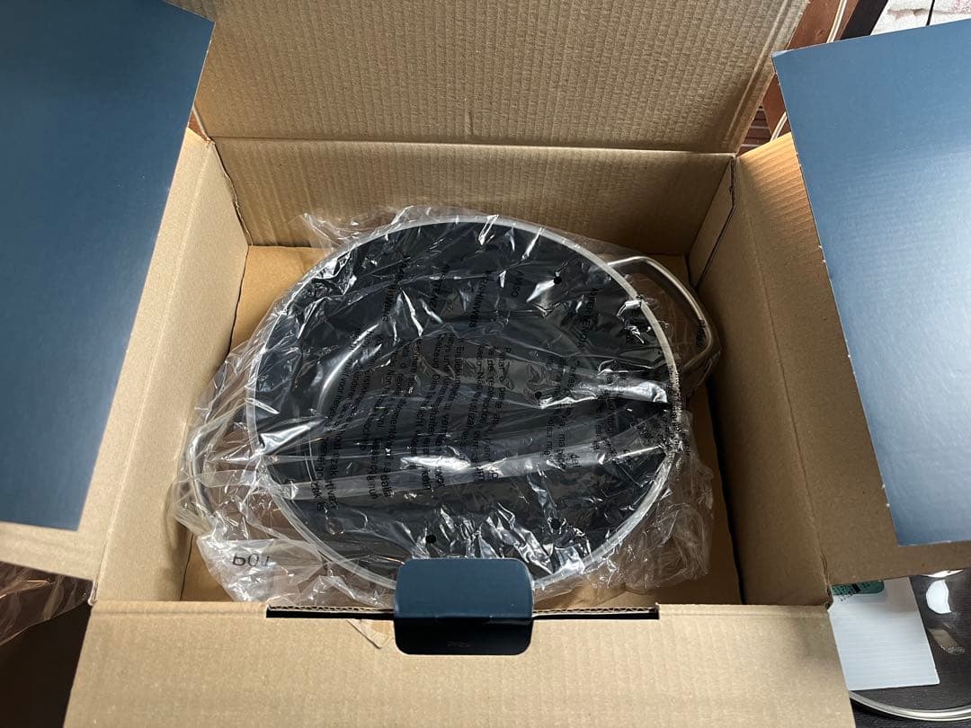 FUSIONTEC 赤 鋳鉄製 両手鍋 ガラス蓋付き　24センチ