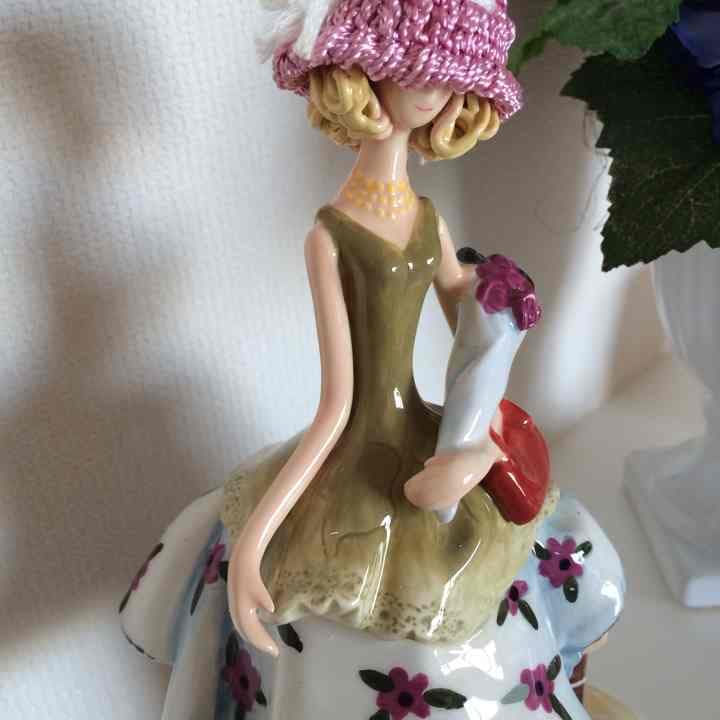 完売！バラ&少女 置物