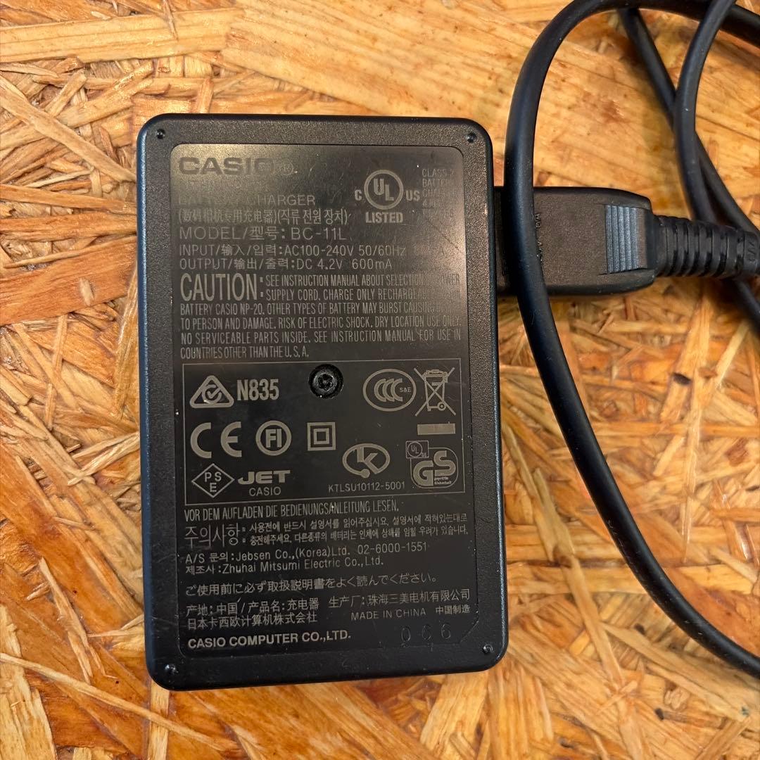 CASIO EXILIM デジタルカメラ レッド