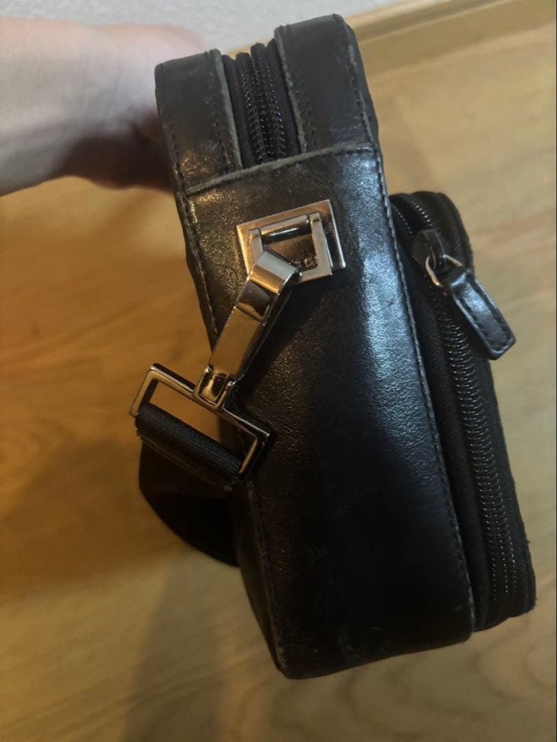 GUCCI ブラックショルダーバッグ GGパターン