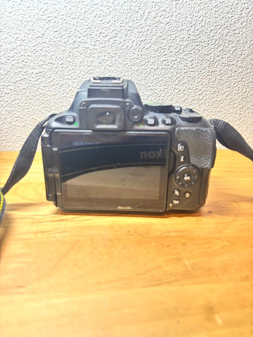 Nikon D5600 ダブルズームキット（中古）バッテリー4つ付 レンズ保護付