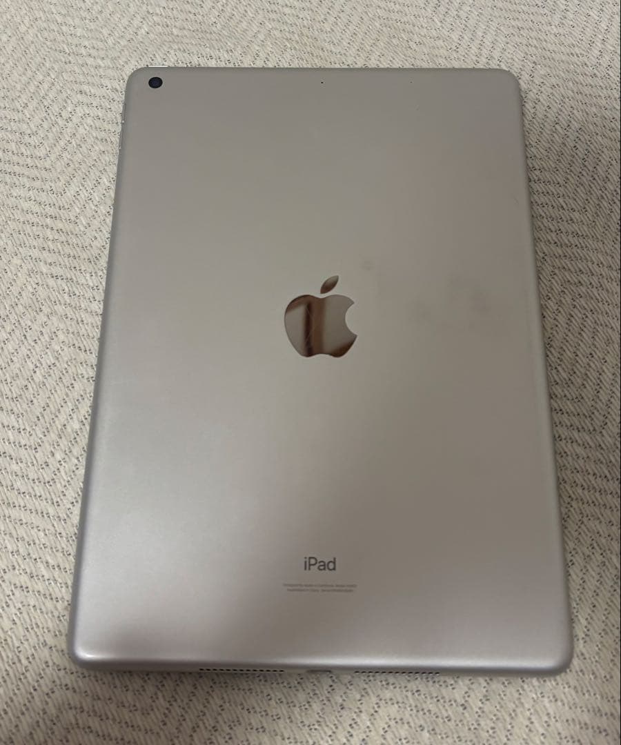 Apple iPad シルバー 本体　第9世代