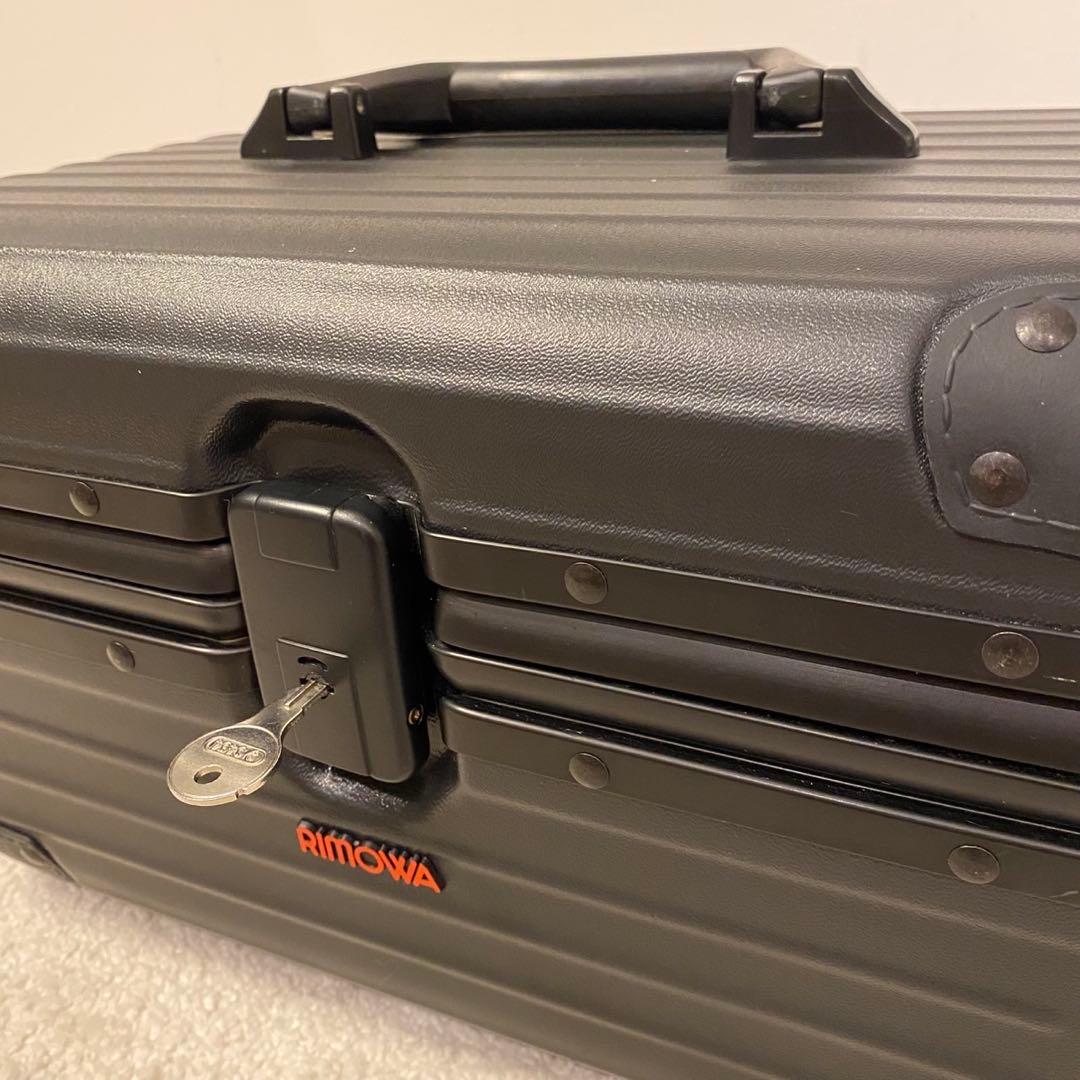RIMOWA Samba Nova ビューティーケース 18L ブラック 鍵付