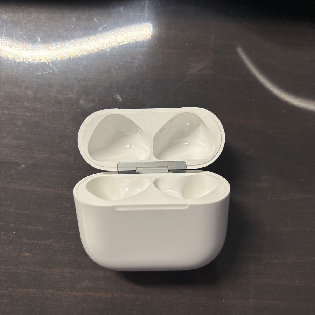AirPods4アクティブノイズキャンセリング 充電ケース (イヤホン本体なし)