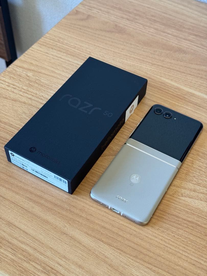 Motorola razr 50 512GB サンドクリーム ケース付き