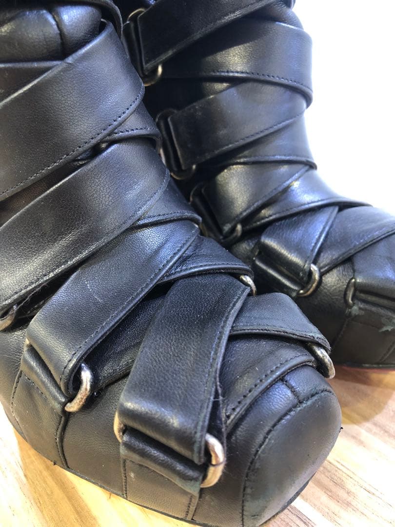 ChristianLouboutin 黒 レザー ストラップデザイン ブーツ