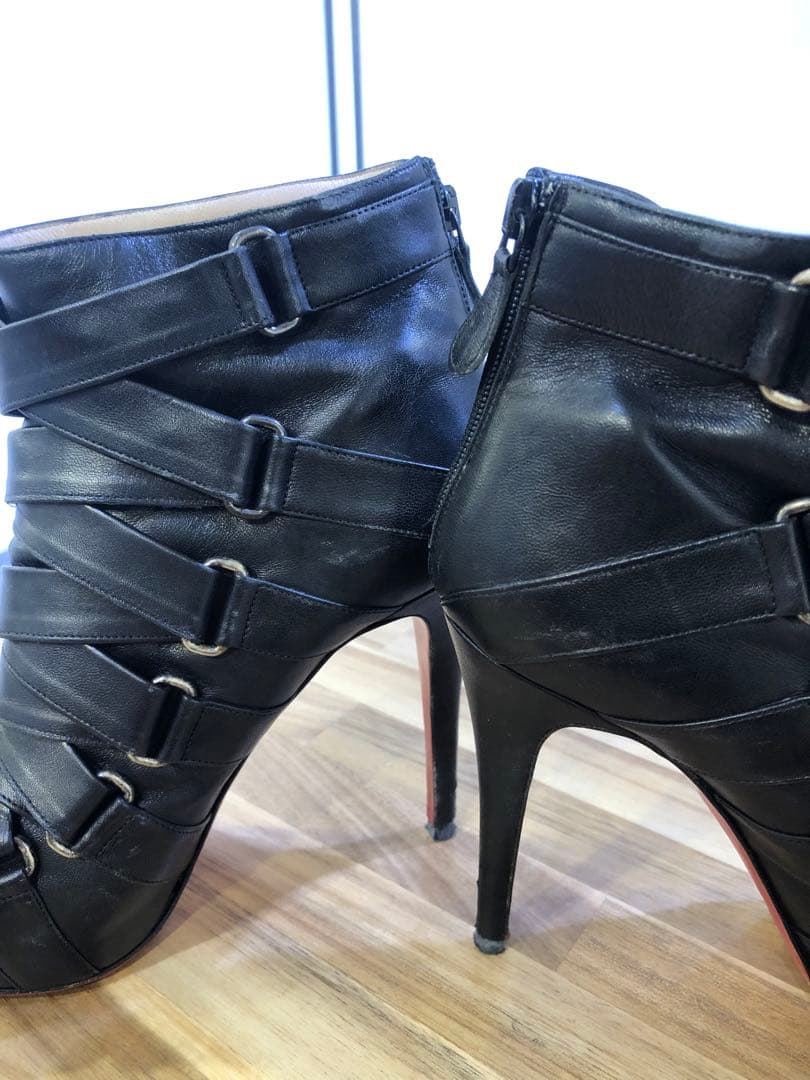 ChristianLouboutin 黒 レザー ストラップデザイン ブーツ