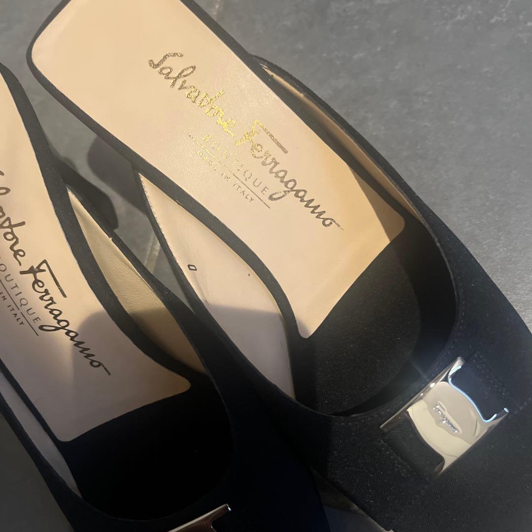 Salvatore Ferragamo ブラック ミュール 約5cmヒール 試着