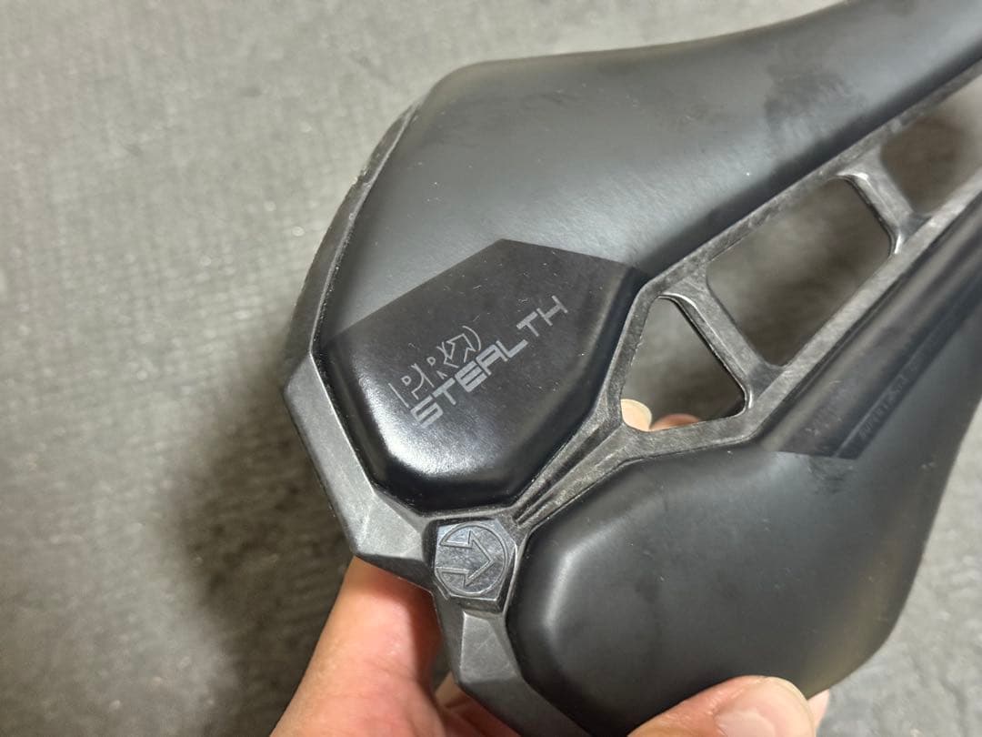 【美品】シマノプロ ステレス カーボンサドル 142mm