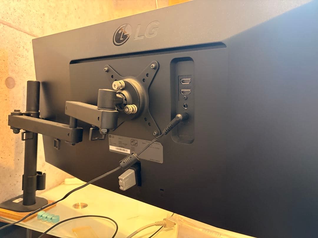 LG UltraWide Monitor 29WP500 モニターアーム追加