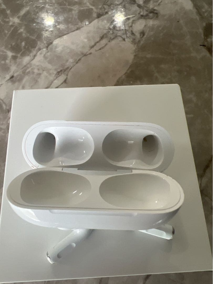 【美品】【動作確認済】AirPodsPro 第二世代 Lightning 本体