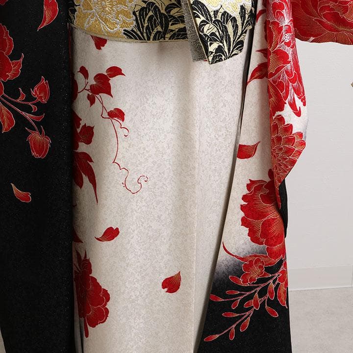 ◆正絹振袖7点セット◆黒地に赤の花柄＆白◆ご成人式　HK39123