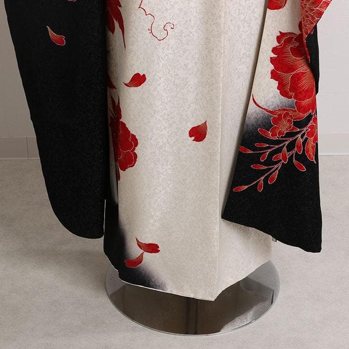 ◆正絹振袖7点セット◆黒地に赤の花柄＆白◆ご成人式　HK39123