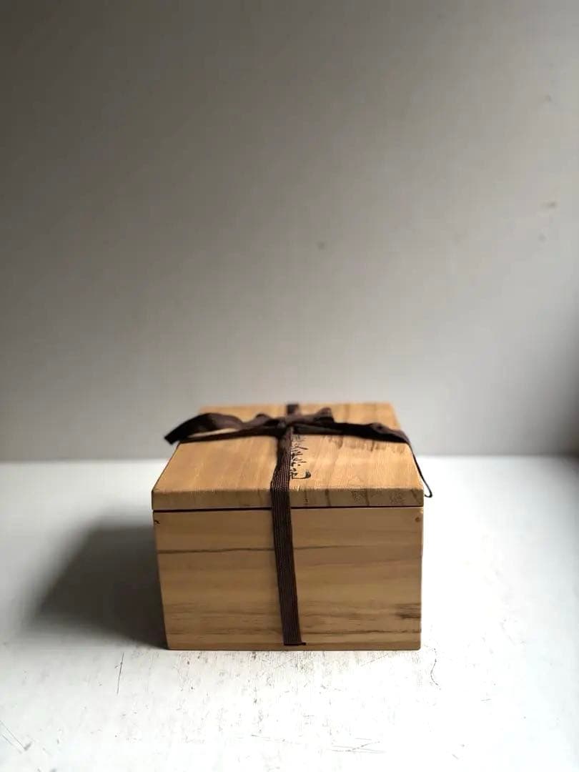 885 未使用 青磁象嵌雲鶴紋平茶碗 人間文化財 陶芸家 柳海剛作 韓国 茶道