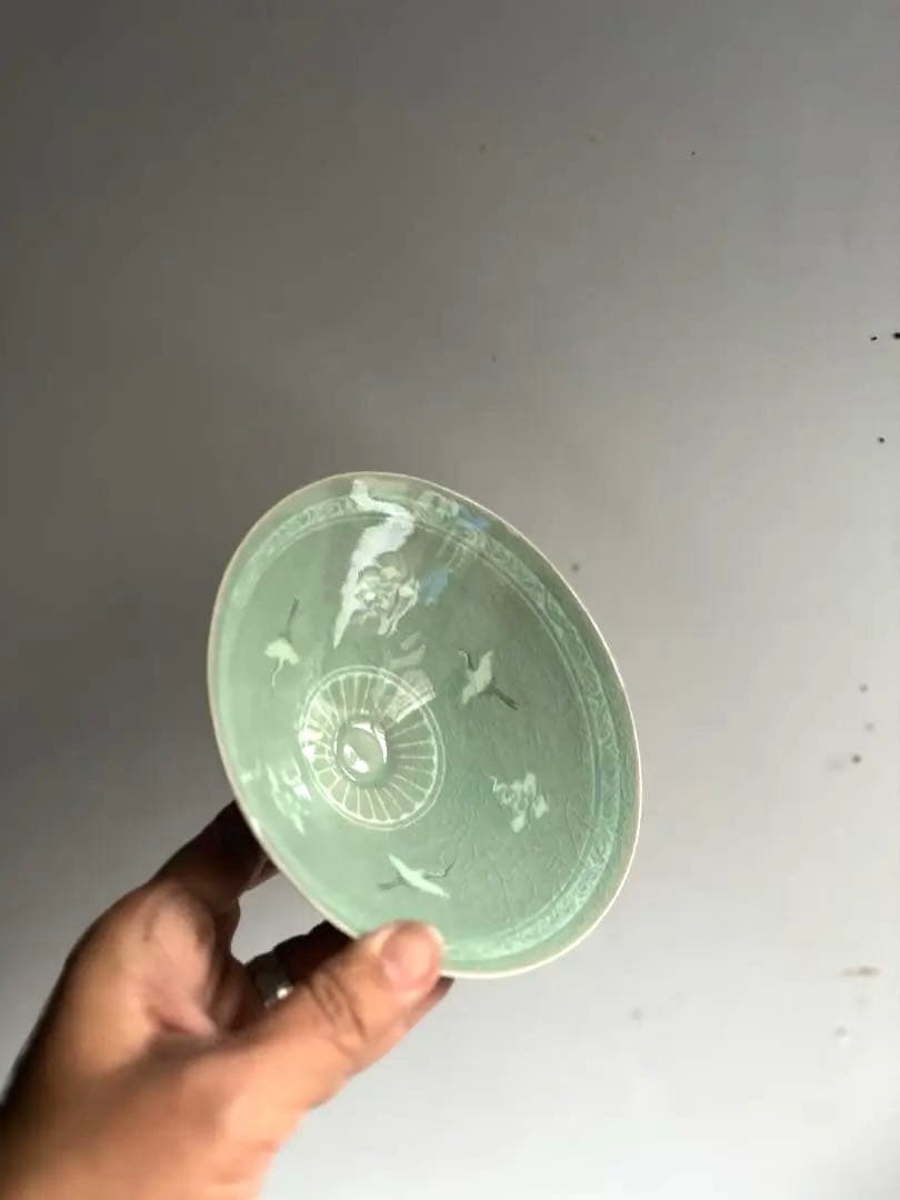 885 未使用 青磁象嵌雲鶴紋平茶碗 人間文化財 陶芸家 柳海剛作 韓国 茶道