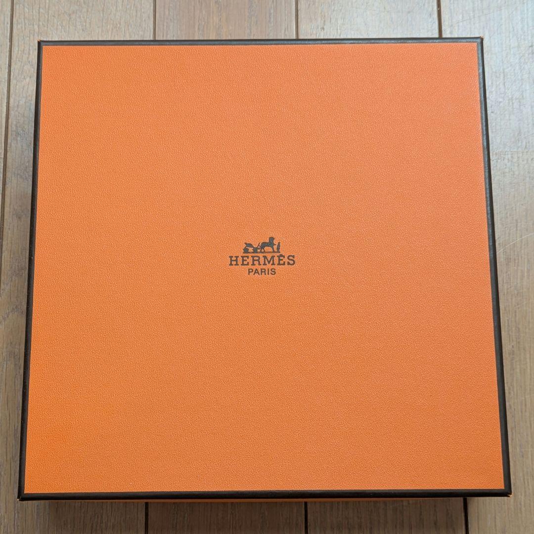 エルメス 陶器皿2枚セット シエスタ 24cm 花と昆虫の装飾皿 Hermes
