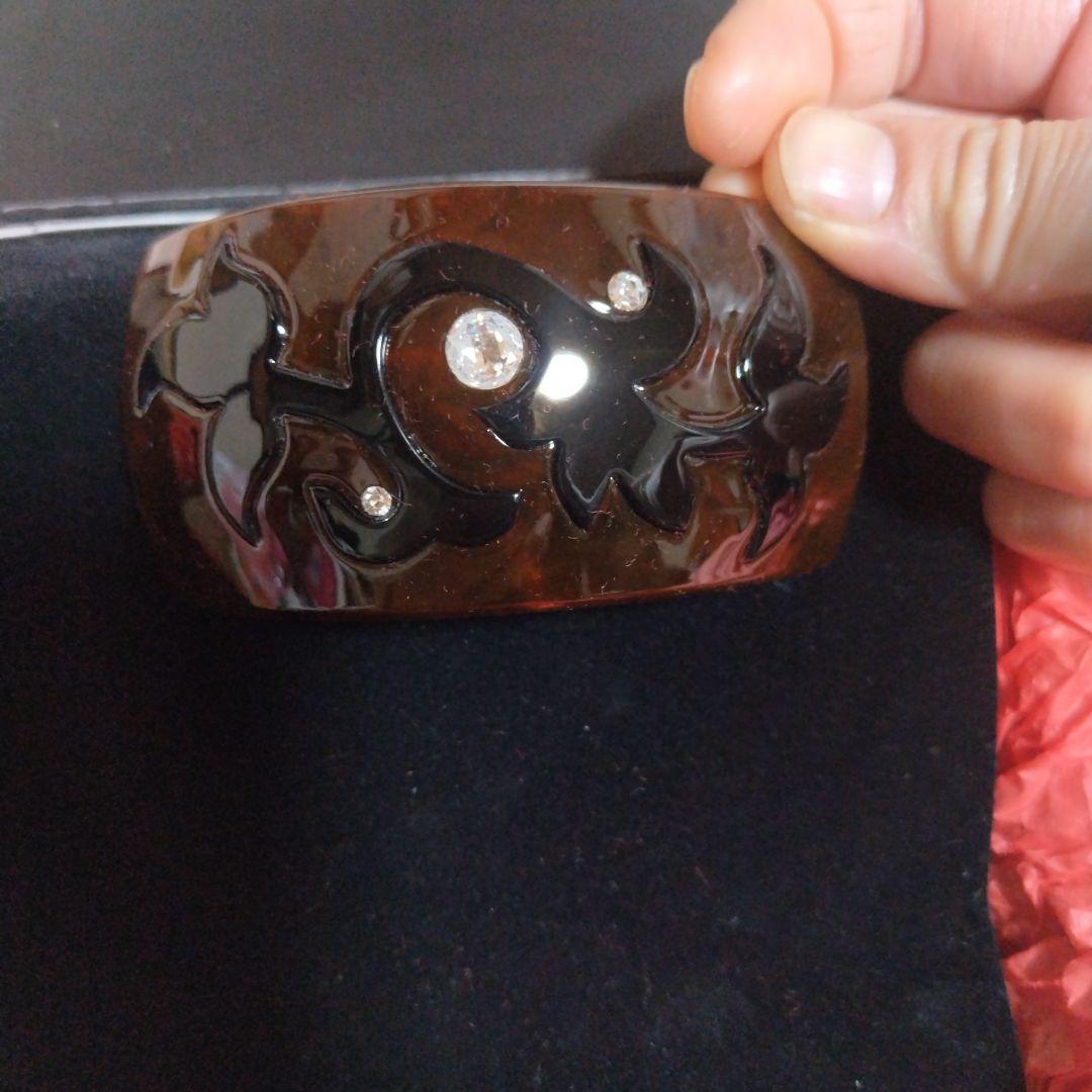 imac 装飾的な黒いバングル