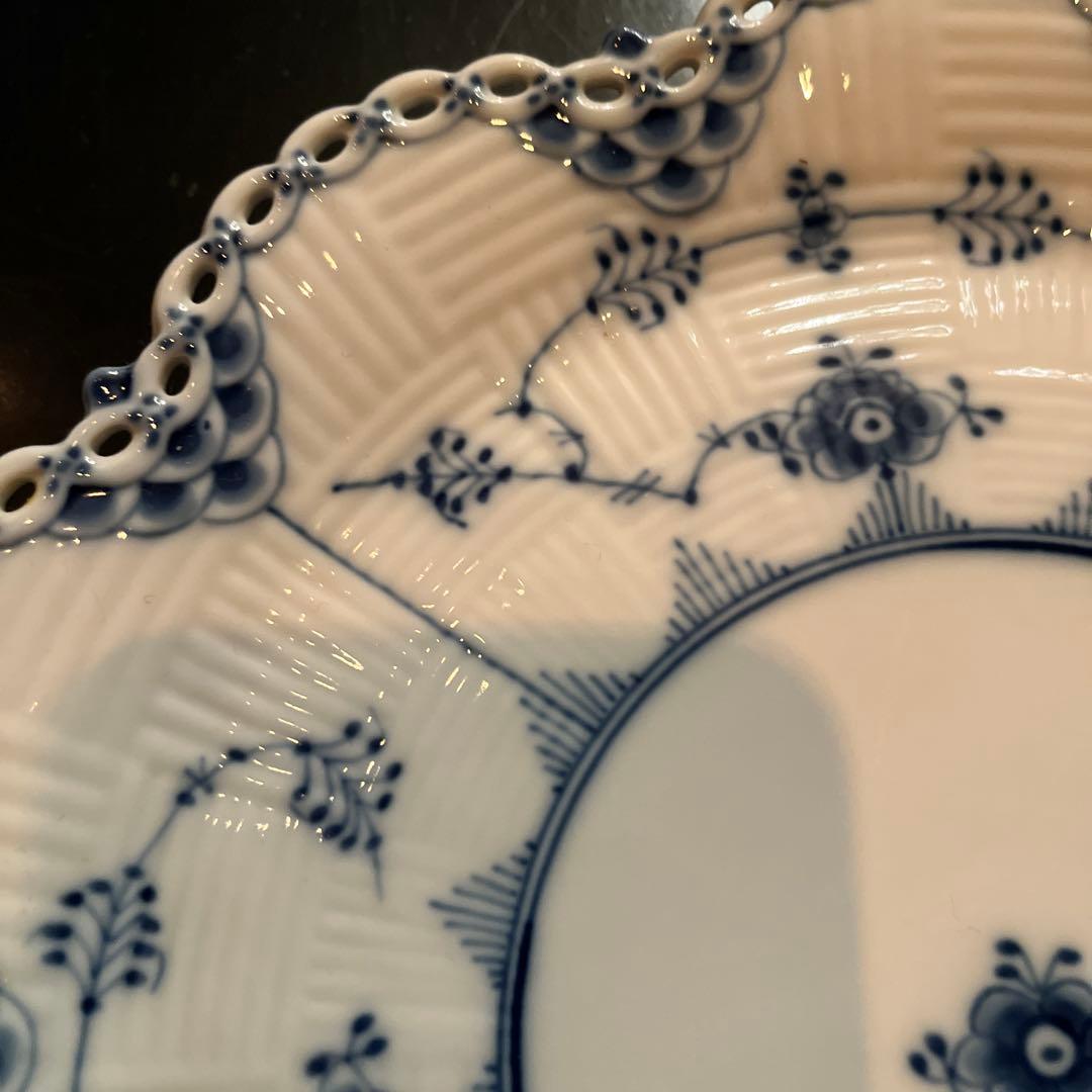 ロイヤルコペンハーゲン　ブルーフルーティッド かわいい形のお皿