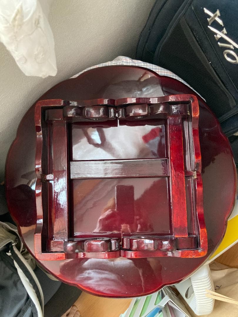 引き取り割引あり　赤色花形木製テーブル　螺鈿細工　丸テーブル