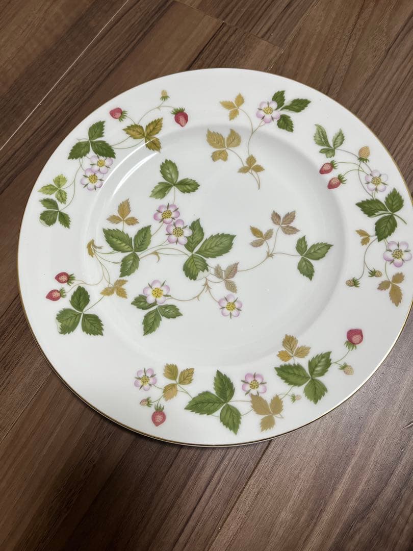 ウェッジウッドワイルドストロベリー　サラダボウル2枚皿1枚マリアージュ ボウル1