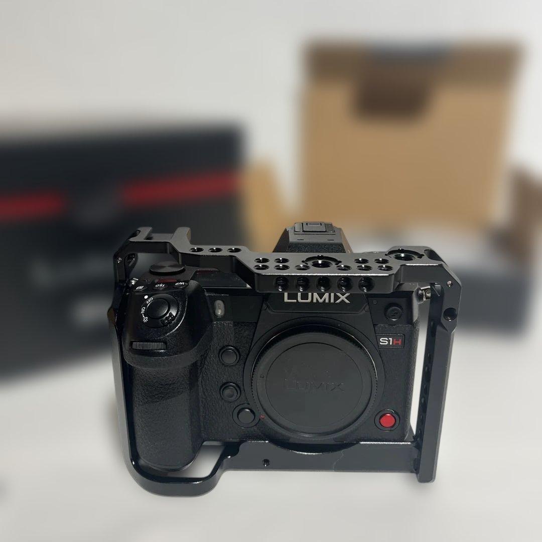【極美品】Panasonic LUMIX S1H（ショット数742）・ケージ付き