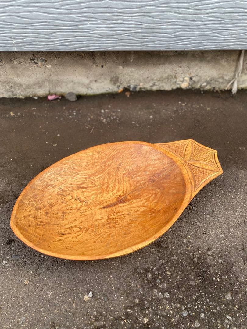 使い込まれた良い雰囲気のアイヌ模様　深皿(ニマ) 民藝　無垢　天然木