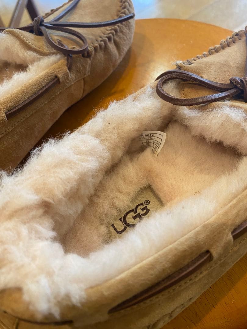 UGG アグ　ベージュ スウェード モカシン