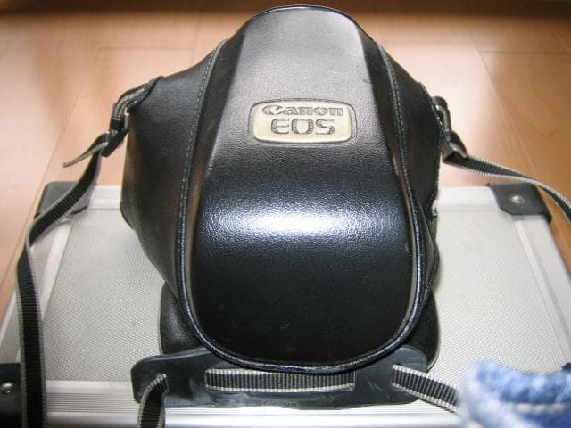 フィルムフラッシュ内蔵一眼レフカメラEOS750QD