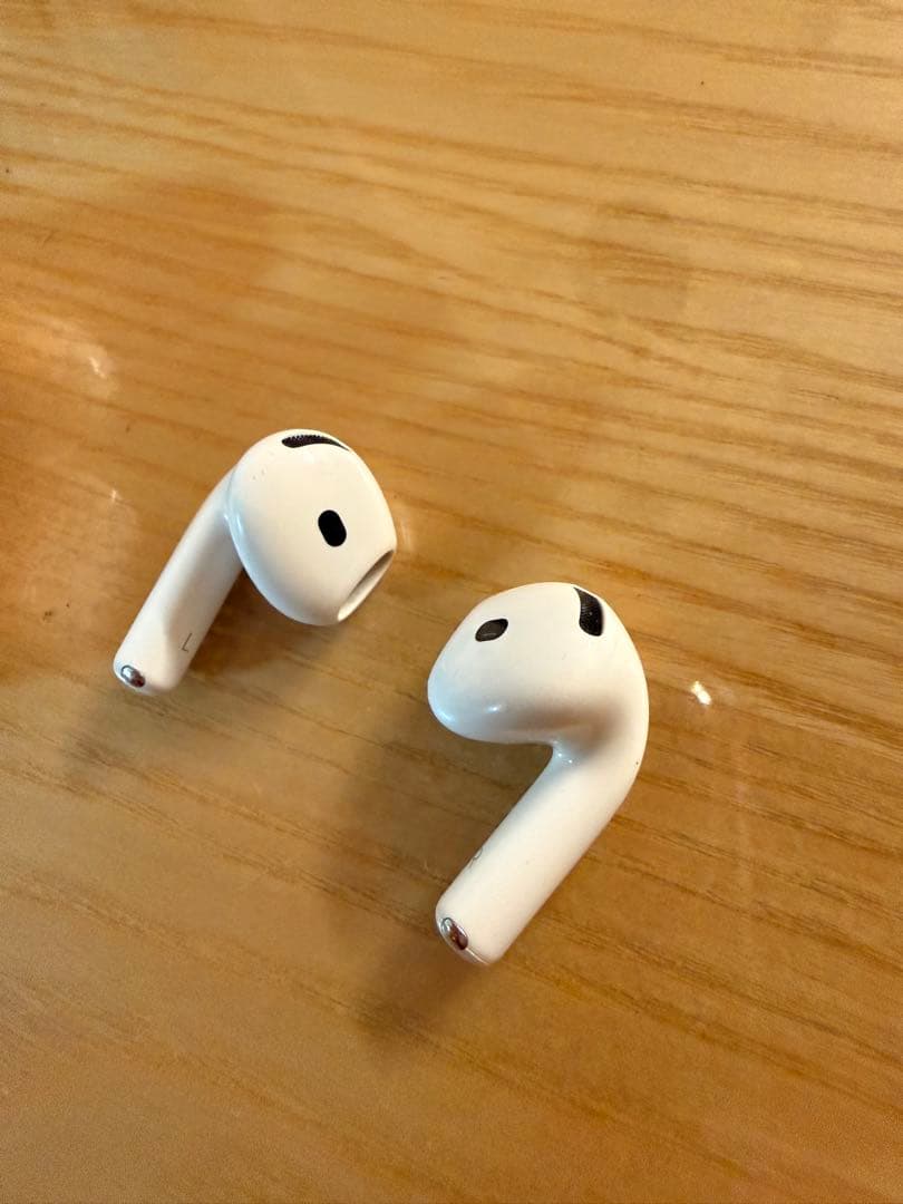 Apple AirPods 4 ノイズキャンセリング付き　本体 ホワイト